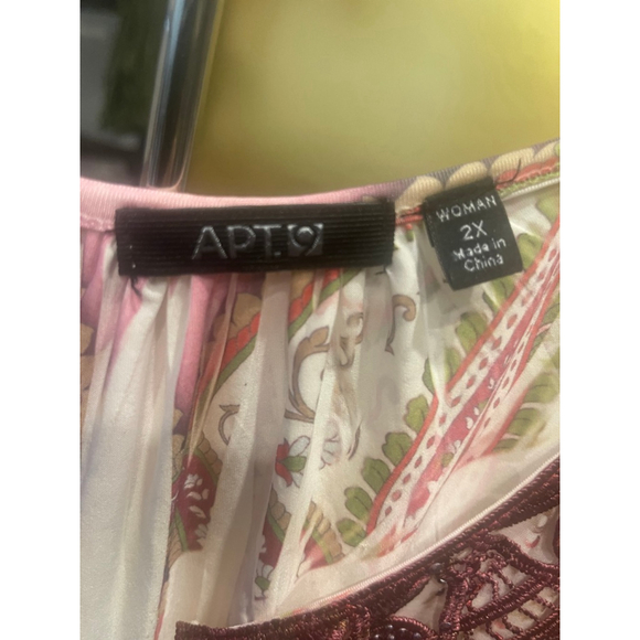 Women's APT. 9 Short Sleeve Tee Plus 2X White Burgundy Paisley - Picture 3 of 3